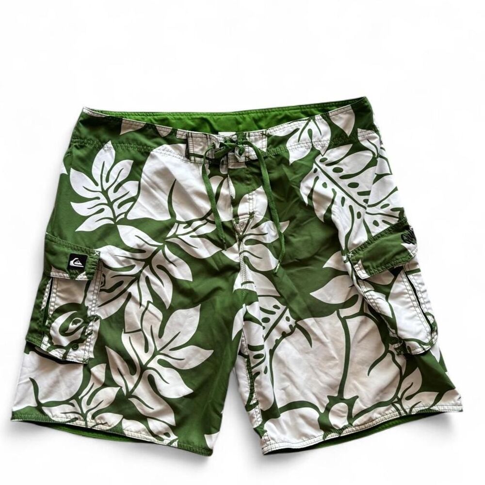 Y2K Quiksilver Green and White Tropical Leaf Board Shorts Size 40 Surf Swim VTG